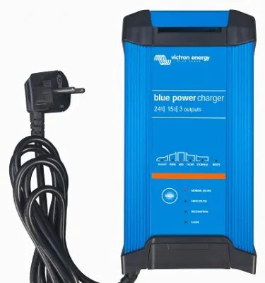 Chytrá nabíječka baterií BlueSmart 12V/15A (1) IP22